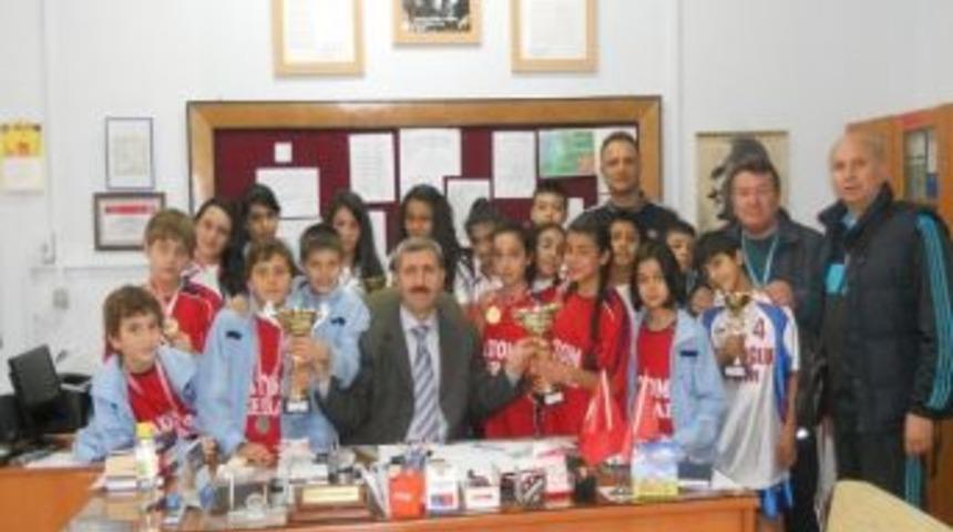 &Ouml;demiş Ortaokulu&rsquo;nda Madalya Sevinci