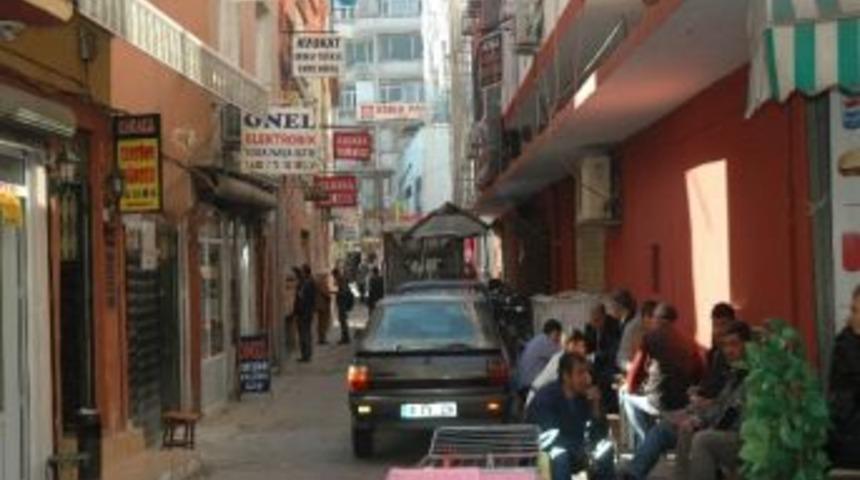 Duvara Vida &Ccedil;akan &Ccedil;aycı İle &Ccedil;ırağına 9 Bin Lira Para Cezası