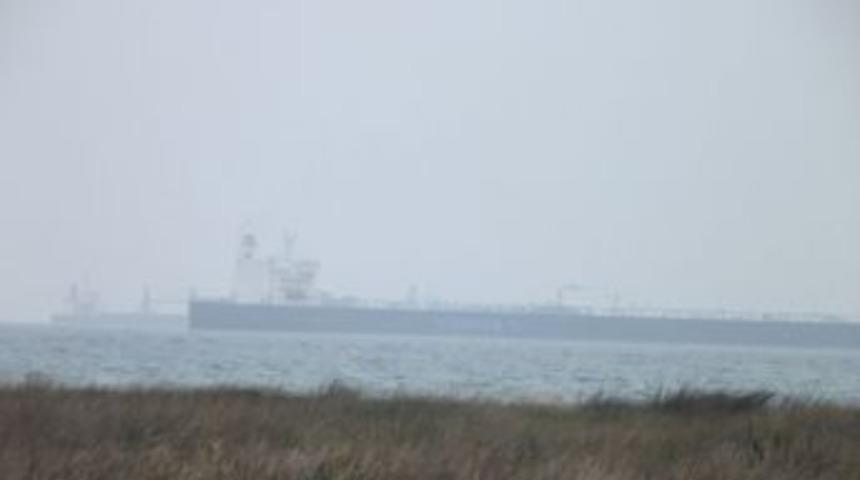 Gemiler Sis Nedeniyle Şark&ouml;y&rsquo;de Demirledi