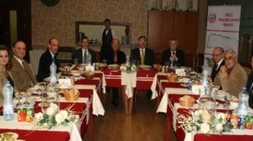 Sanayici, D&uuml;nya Gazetesi Yazarları İle Bir Araya Geldi