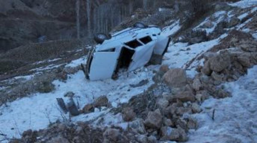 Buzlanan Yolda Takla Atan Ara&ccedil;ta 1 Kişi Yaralandı