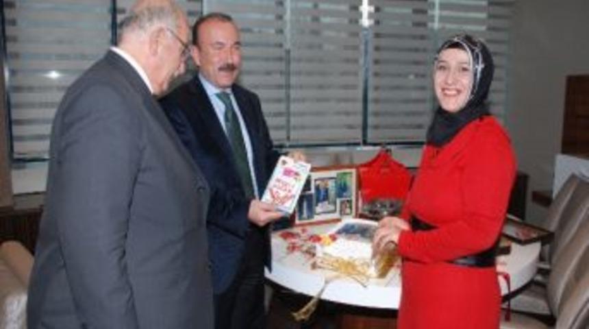 Başkan Doğan&rsquo;a Pastalı S&uuml;rpriz