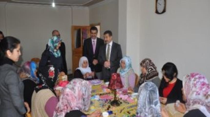 Kaymakam G&uuml;ldibi, Toplum Destek Merkezi Kurslarını Ziyaret Etti