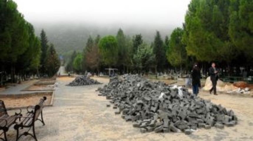 Mezarlıkta Peyzaj &Ccedil;alışması