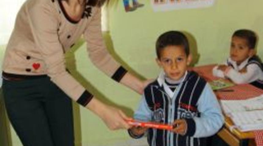Naksan &Ccedil;alışanlarından K&ouml;y Okuluna Eğitim Yardımı