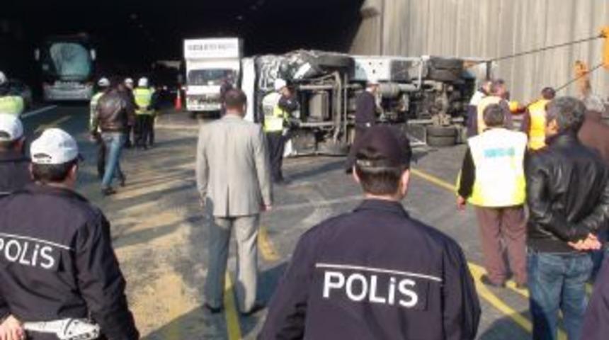 TEM&rsquo;de &Ccedil;evik Kuvvet Otob&uuml;s&uuml; Devrildi: 9 Yaralı
