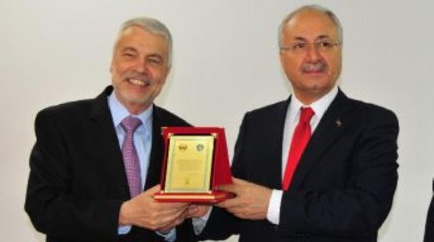 Tbmm 85.yıl Lisesi'nden Kardeş Kurumuna Teşekk&uuml;r Plaketi