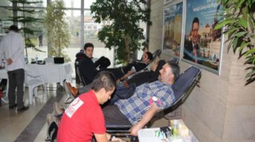 Altındağ Belediye Personelinden Kızılay&rsquo;a Kan Bağışı
