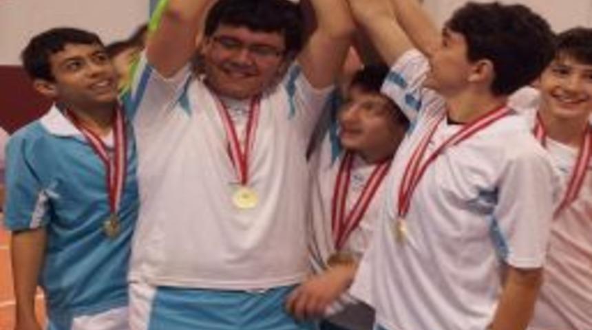 &Ccedil;ağrı Koleji Hentbol Takımı Şampiyon Oldu