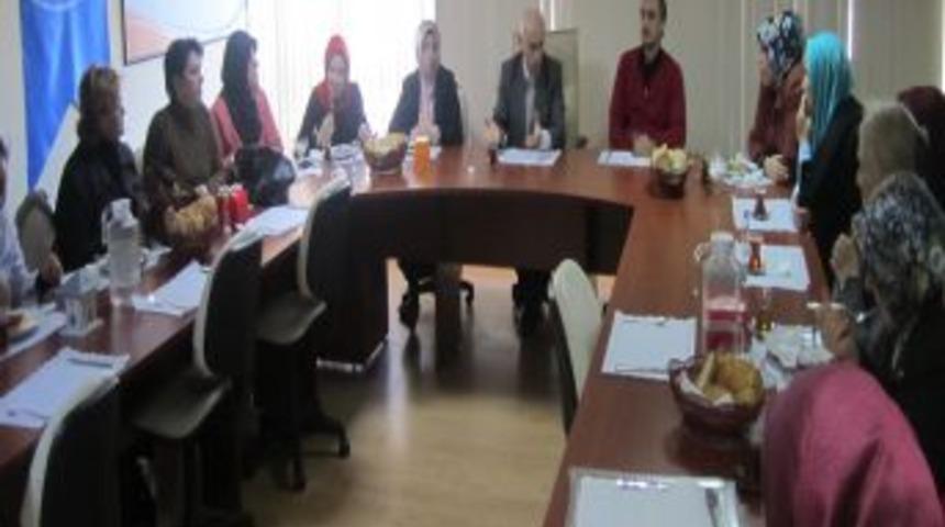 AK Parti Kadın Kolları'ndan Kimse Yok Mu'ya &Ouml;vg&uuml;
