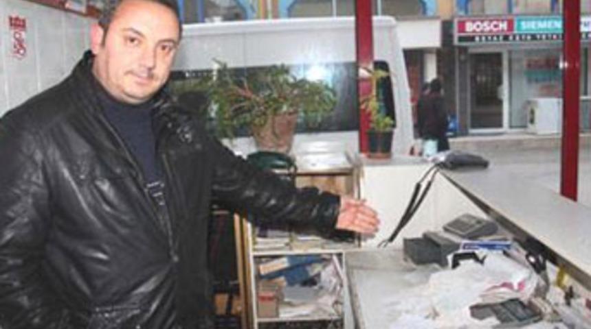 Suşehrin'de hırsızlar tuvaleti bile soydular
