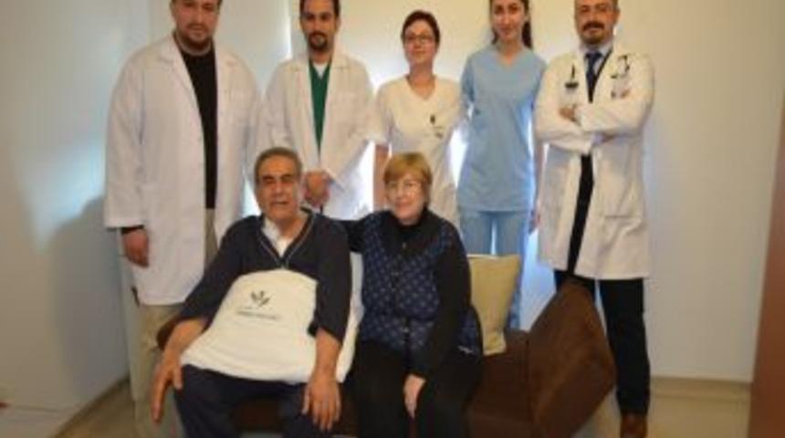 Yaşlı Adamın Kalbine Aynı Anda &Uuml;&ccedil; Ameliyat Yapıldı
