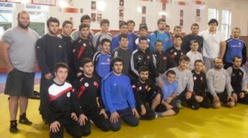 Grekoromen G&uuml;reş Milli Takım'ın Sarıyer Kampı Sona Erdi