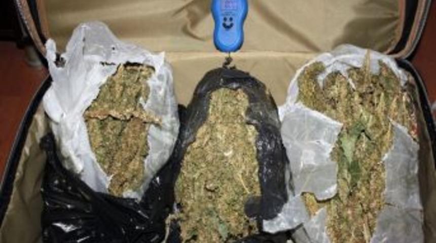 Valizden 4 Kilo Esrar &Ccedil;ıktı