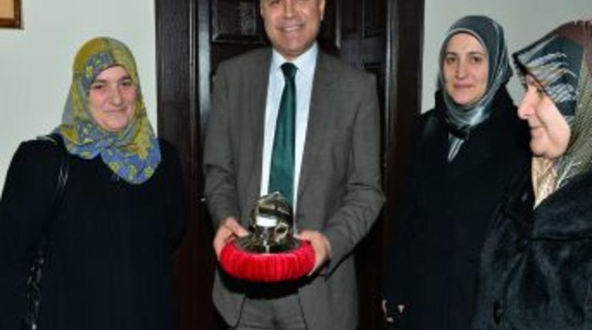 Kursiyerler Korkut&rsquo;a, Geleneksel Kahve Fincanı Hediye Ettiler