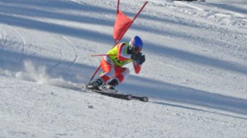 Sarıkamış&rsquo;ta Kayak Ve Snowbord Yarışları Yapıldı