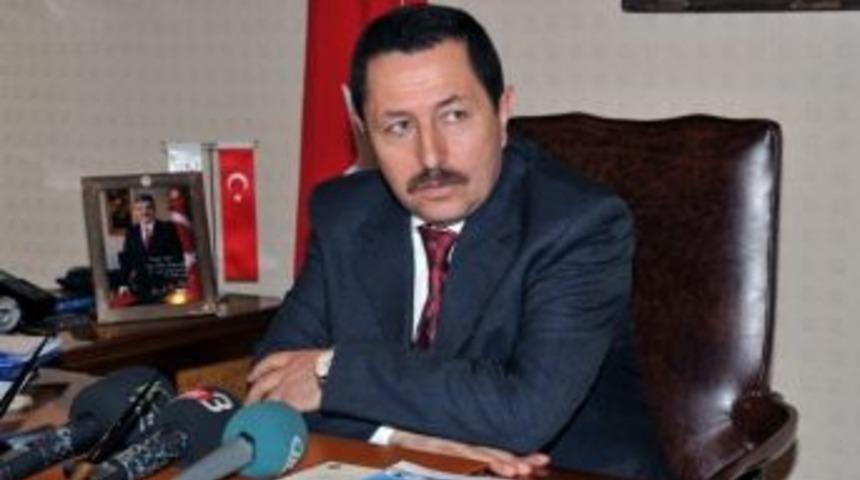 Vali Balkanlıoğlu Sığınmacılar İ&ccedil;in Yardım &Ccedil;ağrısında Bulundu