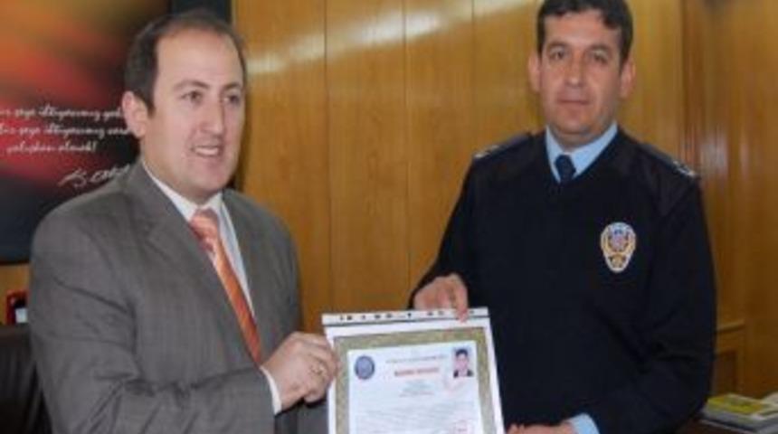 Emniyet M&uuml;d&uuml;r&uuml; Ali Uzun'a Başarı Belgesi
