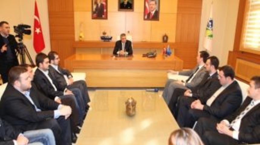 Başkan To&ccedil;oğlu Ak Partili Gen&ccedil;leri Konuk Etti
