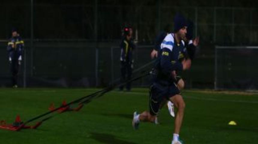 Fenerbah&ccedil;e, Salonda Ve Sahada Kuvvet &Ccedil;alıştı