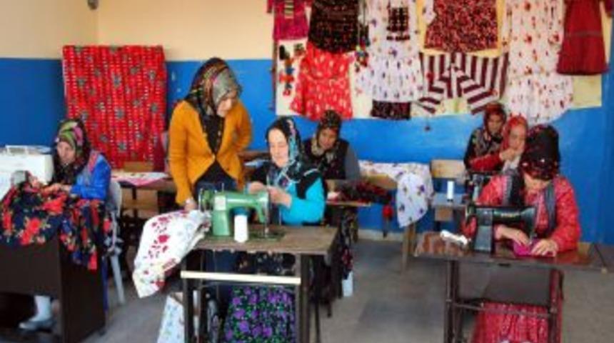 Y&ouml;resel Kıyafetler Şalpazarılı Kadınlara Ge&ccedil;im Kaynağı Oldu