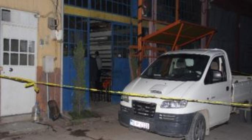 Bursa'da Y&uuml;k Asans&ouml;r&uuml; Yere &Ccedil;akıldı: 2'si Ağır 5 Yaralı