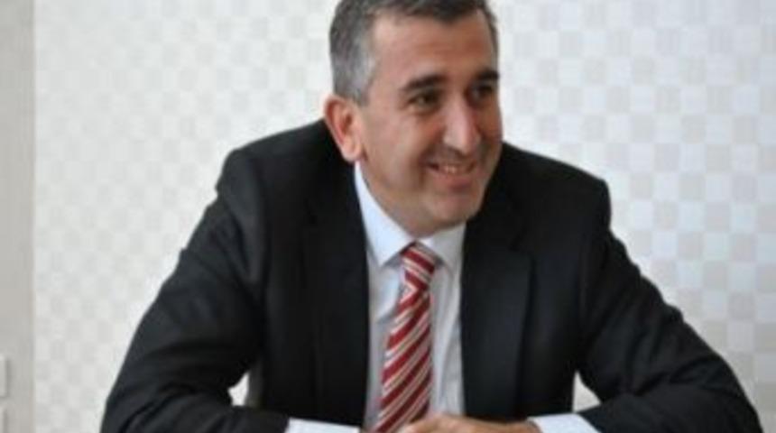 Ak&ccedil;akoca Belediye Başkanı Fikret Albayrak;