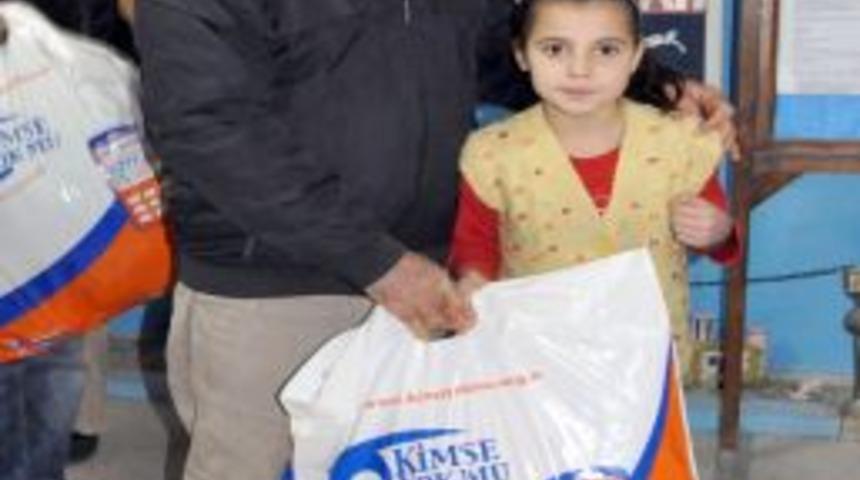 Kimse Yok Mu'nun G&ouml;n&uuml;ll&uuml; &Ouml;ğretmenleri K&ouml;y Okulunda &Ccedil;ocukları Sevindirdi