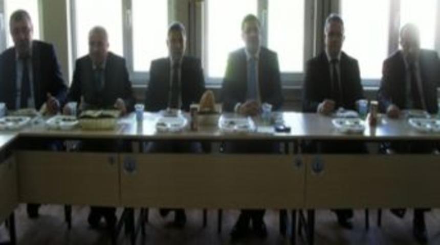 Kaymakam &Ouml;zderin &Ouml;ğretmenlerle Bir Arada