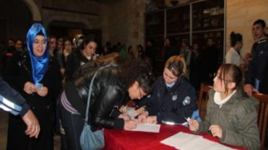 N&uuml;fus Kayıtlarını Nevşehir&rsquo;e Aldıran &Uuml;niversite &Ouml;ğrencilerine Hediye