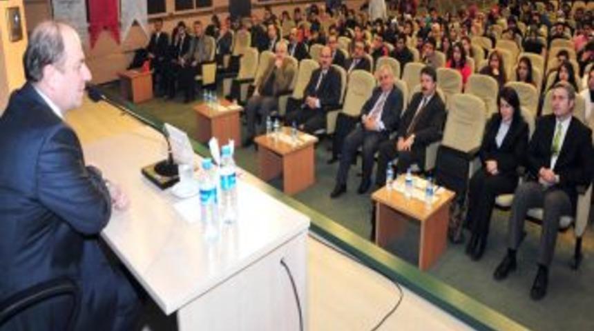 Vali Sebahattin &Ouml;zt&uuml;rk &Uuml;niversite &Ouml;ğrencilerine 'hayat Dersi' Verdi