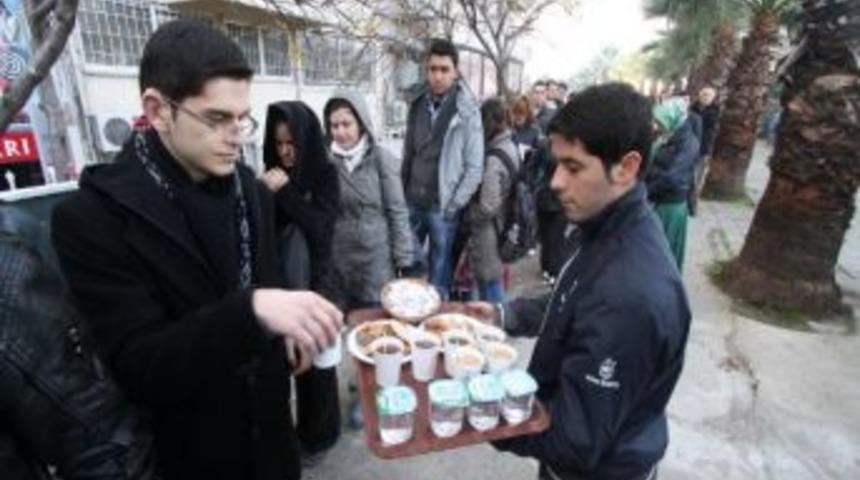 Kuyrukta Bekleyen &Ouml;ğrencilere Doping