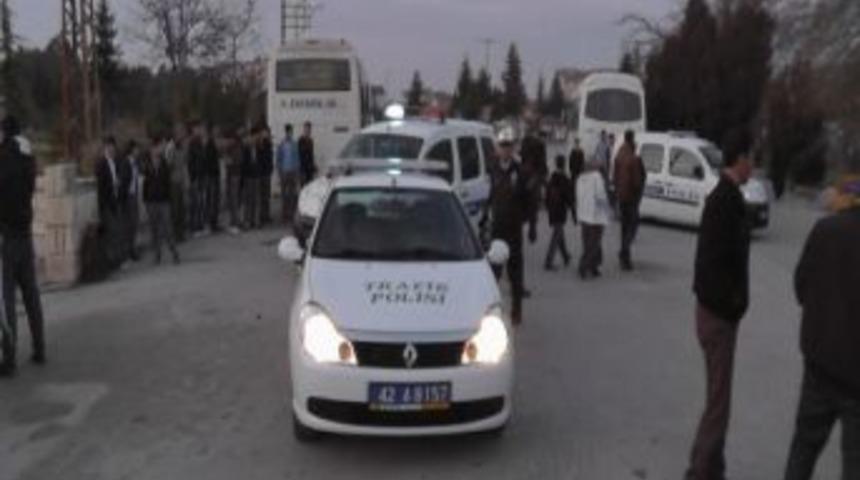 Bı&ccedil;ak Sapıyla Başından Yaralandı