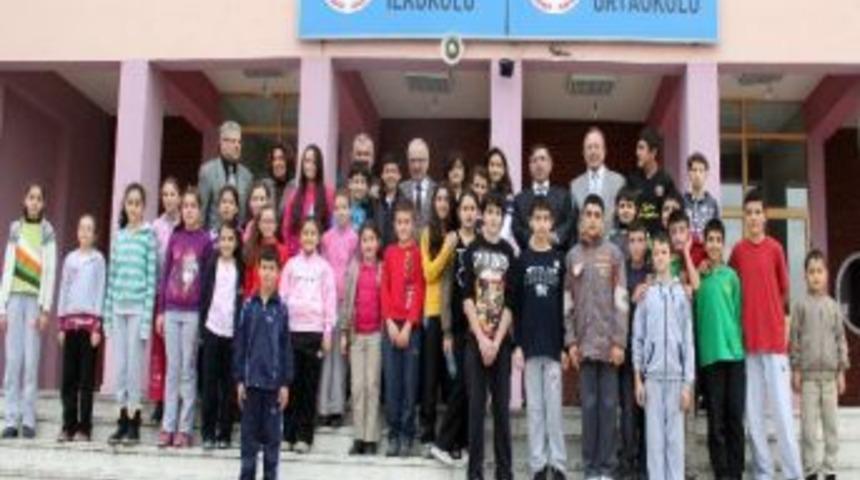 &Ouml;ğrencilerin &lsquo;vali Amca&rsquo; Sevgisi