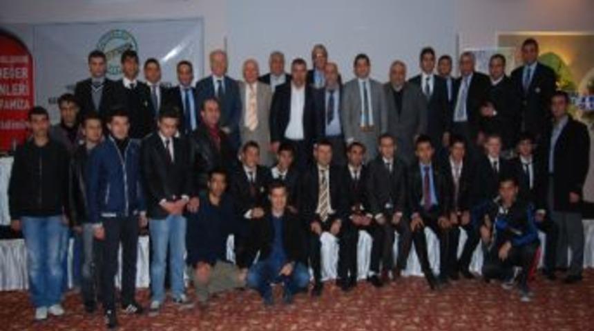 Eski Fıfa Hakemleri &Ccedil;iğ K&ouml;fte Yoğurdu