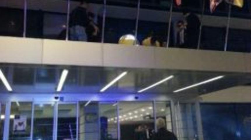 İsvi&ccedil;reli Kadın Otelin 7. Katından Atladı