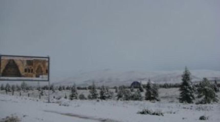 Niğde&rsquo;ye Yılın İlk Karı Yağdı