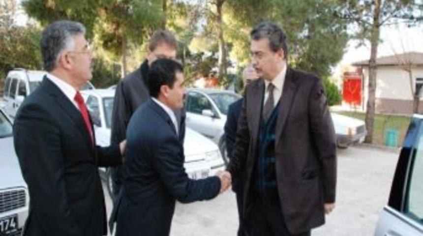 Vali G&uuml;ven&ccedil;, Eğitim Tesisleriyle İlgili Toplantıya Katıldı