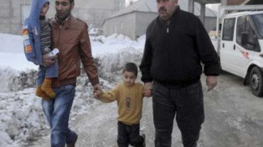 Y&uuml;ksekova&rsquo;da İnşaatta Yaşayan Aile