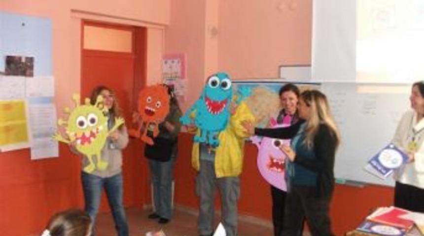 Antalya'da K&ouml;y &Ccedil;ocuklarına Hijyen Eğitimi Verildi