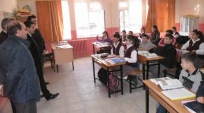 Kaymakam Hamitoğlu'dan Okul Ziyareti