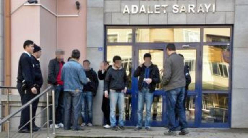 Uyuşturucu Kullandıkları &Ouml;ne S&uuml;r&uuml;len 6 G&uuml;rcistanlı Sınır Dışı Edildi