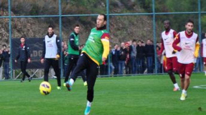 Galatasaray Idmanında Imza Izdihamı