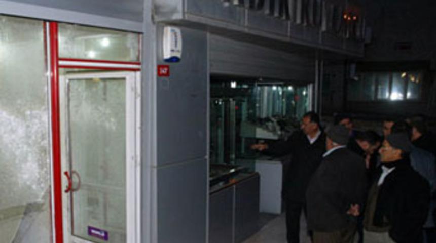 Soygun i&ccedil;in &ccedil;i&ccedil;ek&ccedil;iye 12 bin lira