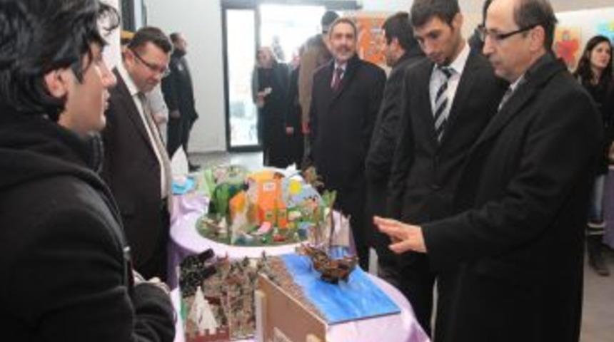 &Uuml;niversitelilerin Atık Maddelerden Yaptığı Eğitim Ara&ccedil;ları G&ouml;r&uuml;c&uuml;ye &Ccedil;ıktı