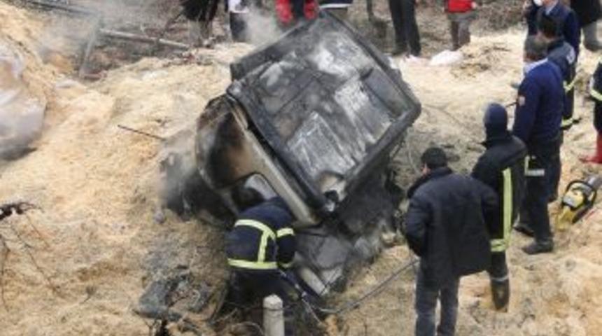 Şarampole U&ccedil;an TIR'ın Şof&ouml;r&uuml; Yanarak &Ouml;ld&uuml;