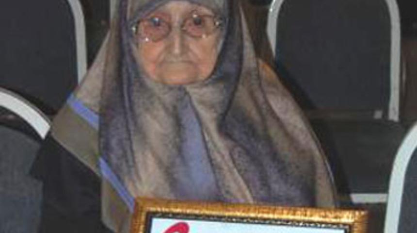 Karnından 25 kilogramlık kist &ccedil;ıktı