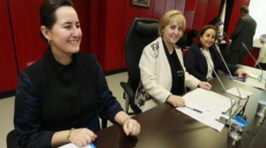 Gebze Meclisine Kadın Eli Değdi