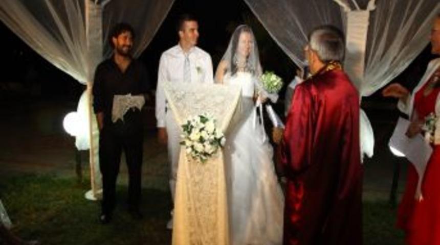 Yabancı D&uuml;ğ&uuml;n Sayısı Ekonomik Krizle Geriledi