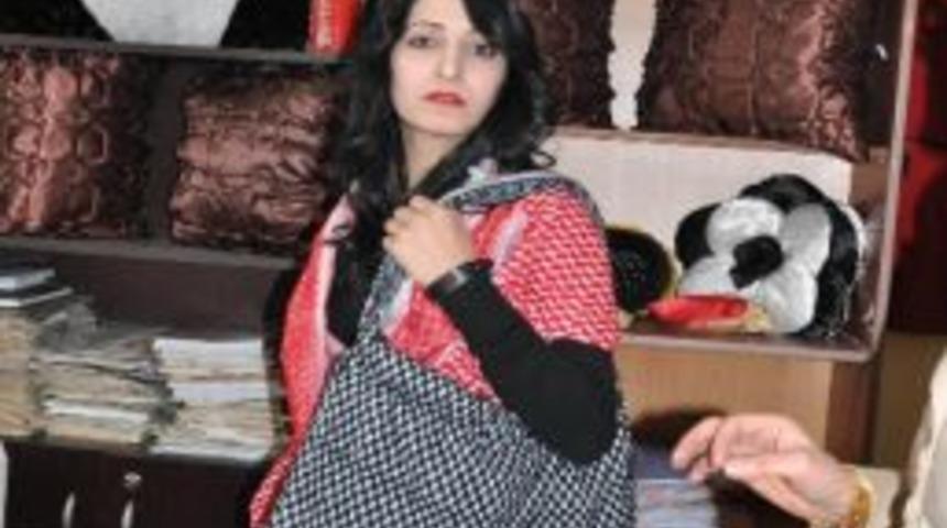 Kızıltepe'de Poşular Kıyafet Ve &Ccedil;anta Oldu